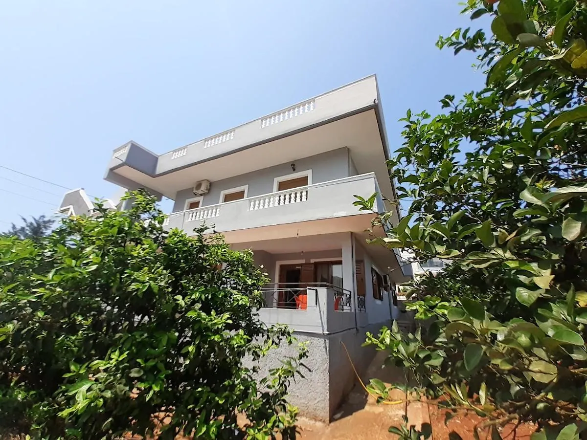 Villa Reshat Caca 사밀 아파트호텔