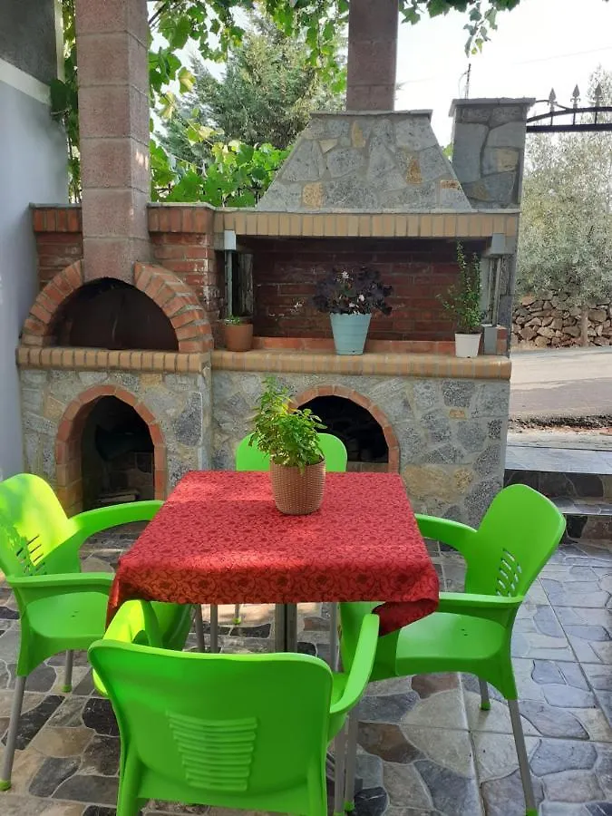 Villa Reshat Caca 사밀