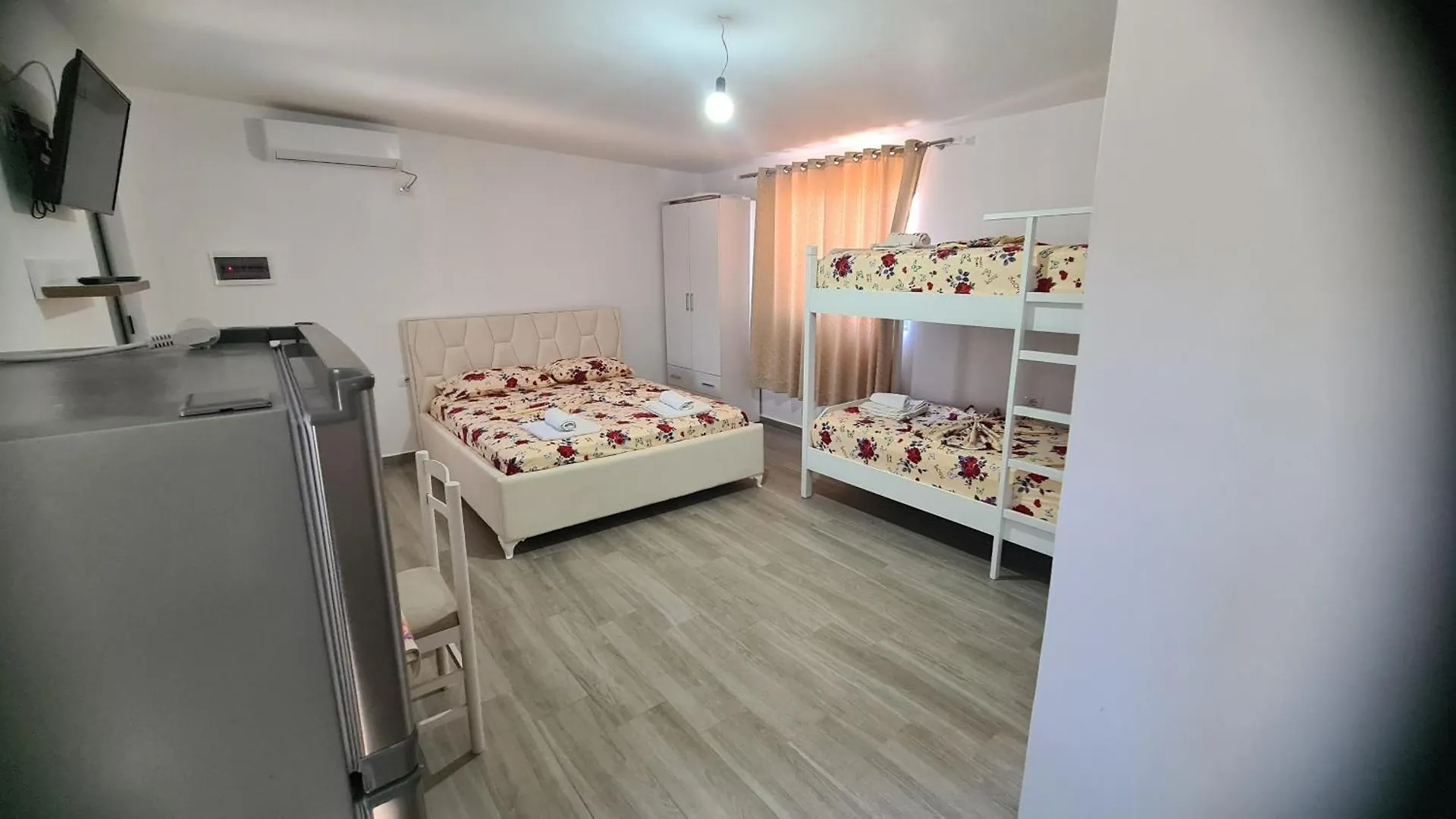 Villa Reshat Caca 사밀