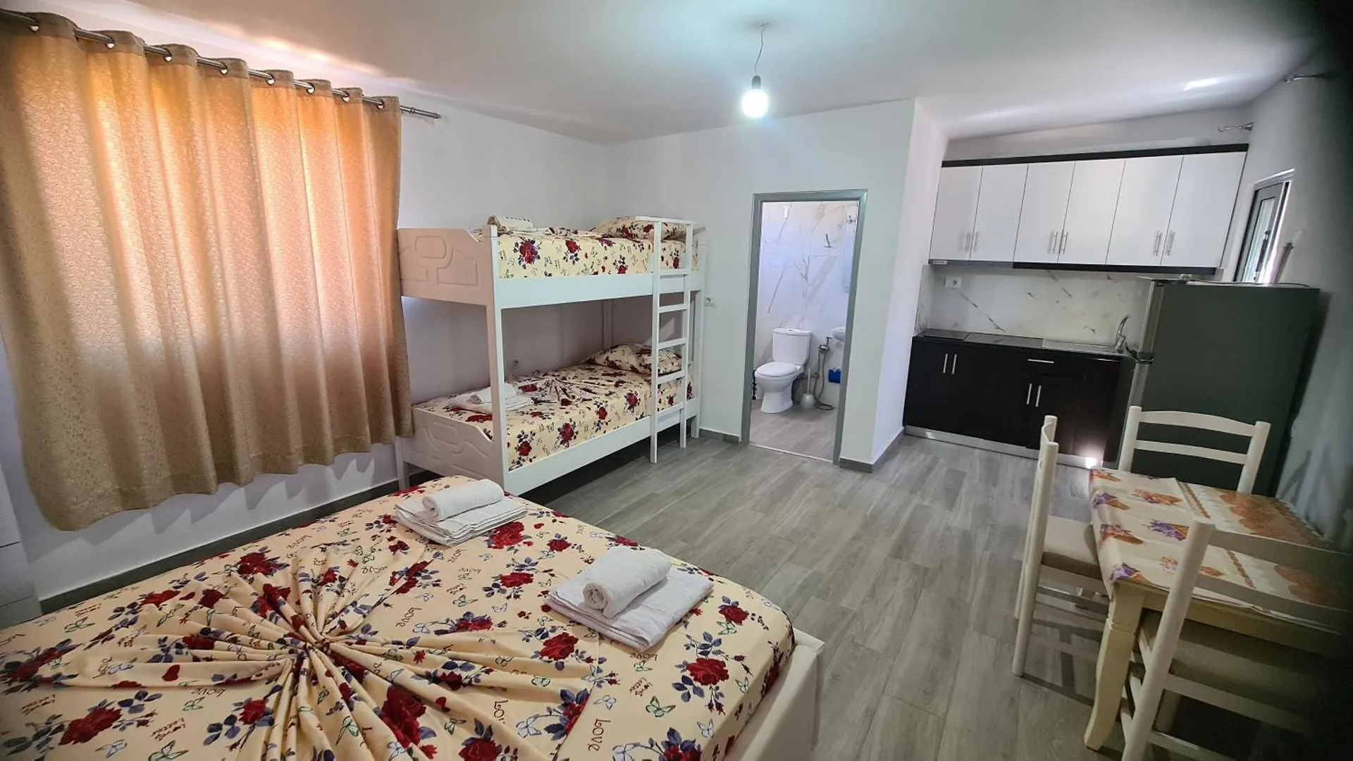 Villa Reshat Caca 사밀 아파트호텔