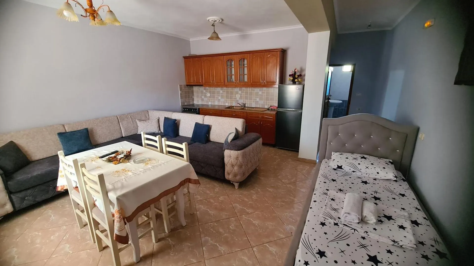Villa Reshat Caca 사밀 아파트호텔